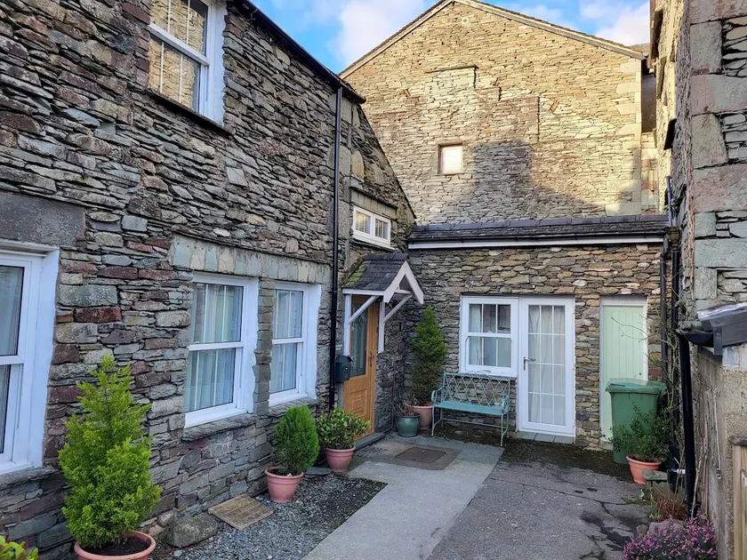 Holly Cottage - Image 1