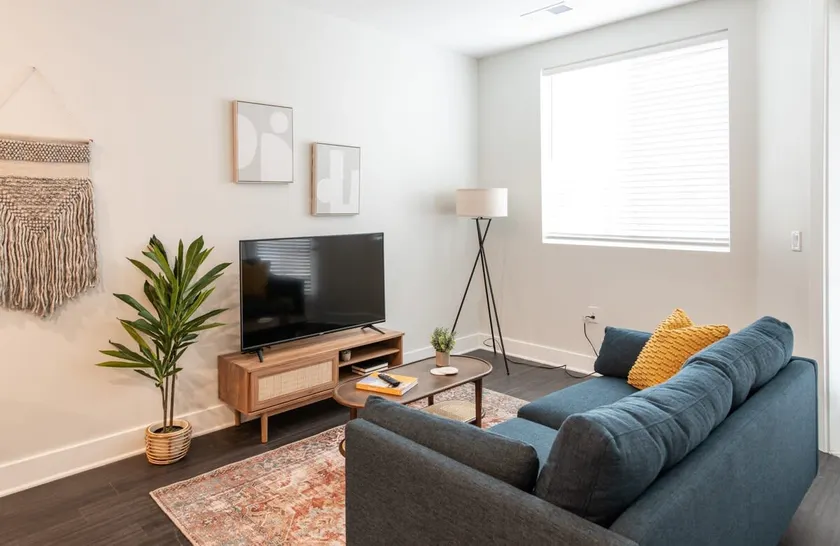 Cozysuites Luxe 1BR in Downtown Cincinnati - Image 1