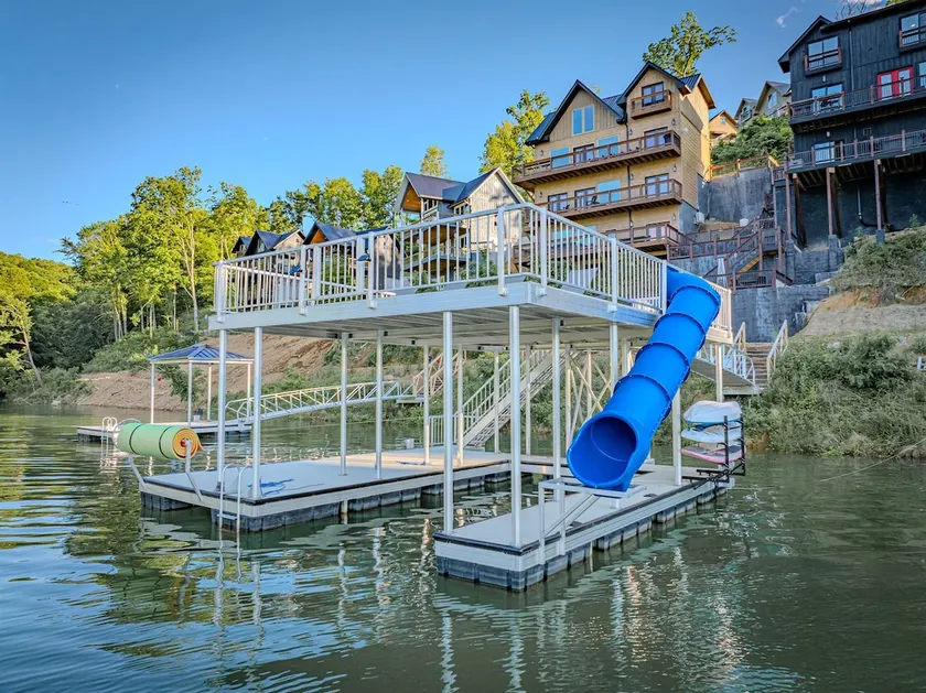 Stunning Mtn Cabin on Lake w/Indoor Pool & Arcade! - Image 1