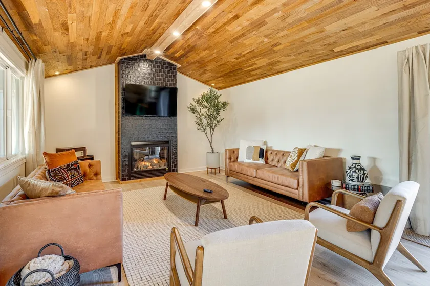 Modern Oregon Cottage w/ Hot Tub: Walk to Beach! - Image 1