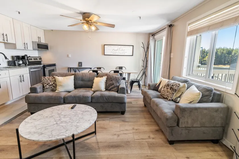 ML245 Familjevänligt! -SLEEPS 10- 3BR / 3BA Wi-Fi Village PARKERING! - Image 1