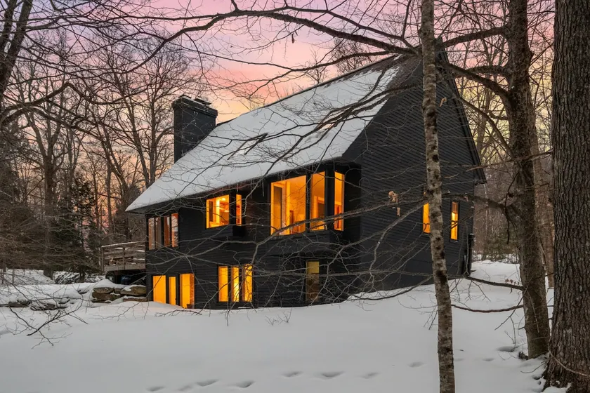 Classic Stratton Ski Chalet: Perfect for Families - Image 1