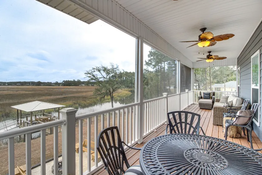 Dock & Fire Pit: Waterfront Midway Retreat! - Image 1