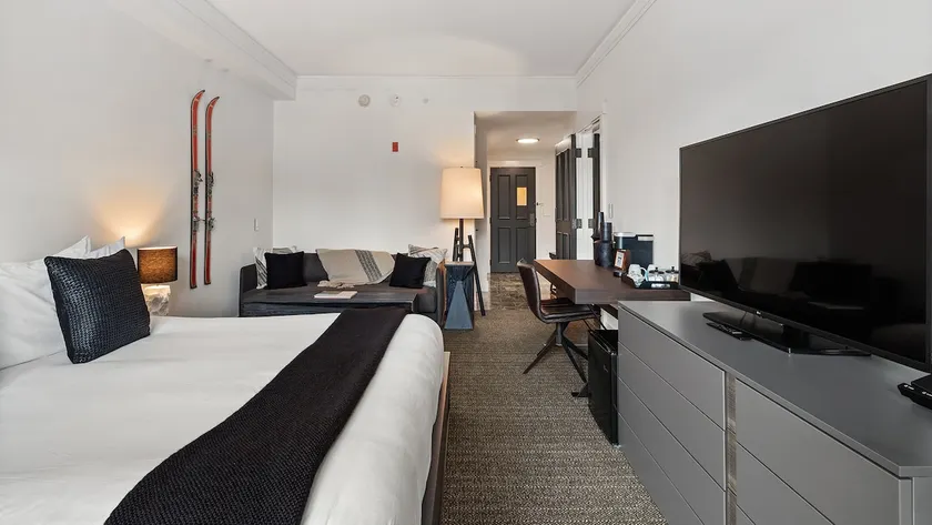 353 Guest Room Lodge At Spruce Peak - Image 1