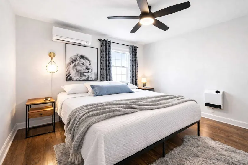 Exclusive Louisville king suite near bourbon trail - Image 1