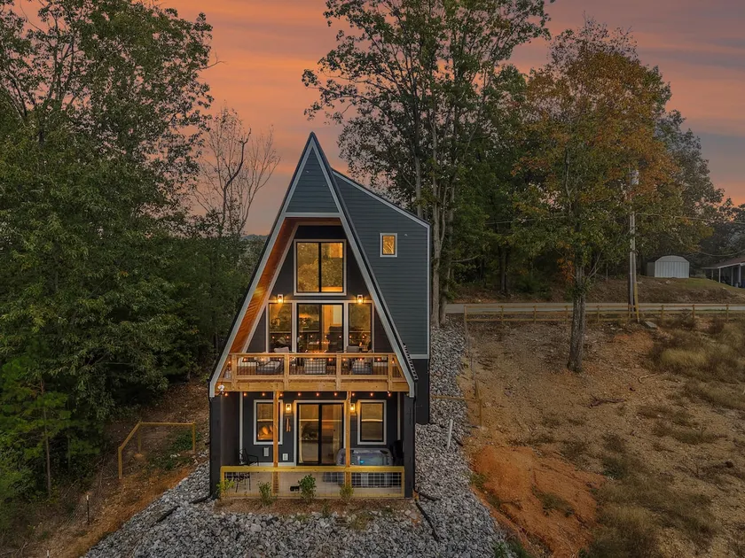 Hunters Ridge | Rustic Design w/ Mtn Views+Hot tub - Image 1