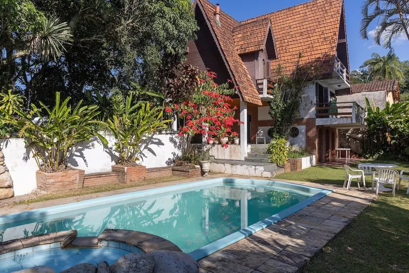 Swimming pool, fireplace and barbecue area next to nature - Image 1