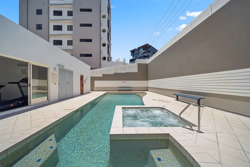 Windsong Caloundra Sunsets Sea Breezes and Style - Image 1