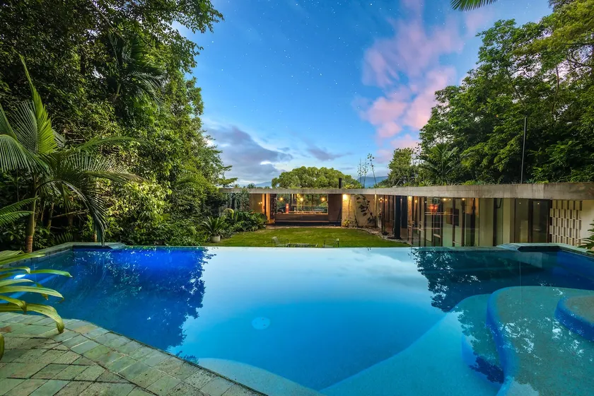 Planchonella House - Eco Stay de Luxe - Image 1