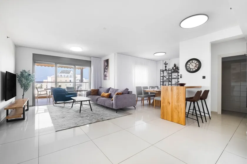 Ashdod Luxe Escape – Spacious, Stylish, with Mamád - Image 1