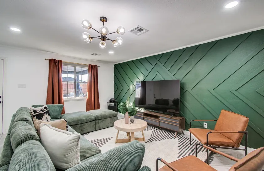 5-Bd 2-Ba Tranquil Retreat Ft Jacuzzi & Playground - Image 1