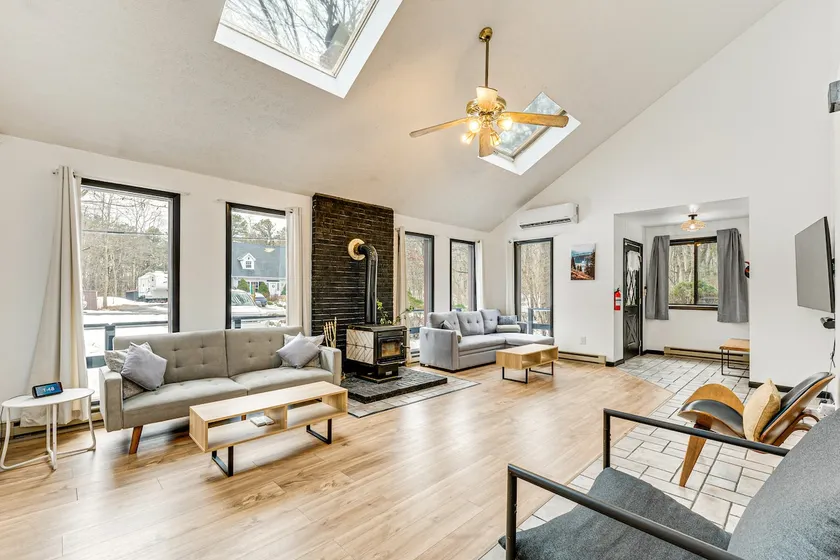 Hot Tub & Game Room: Long Pond Getaway! - Image 1