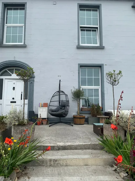 Beach Views Elegant & Modernised 5BD Period Home - Image 1