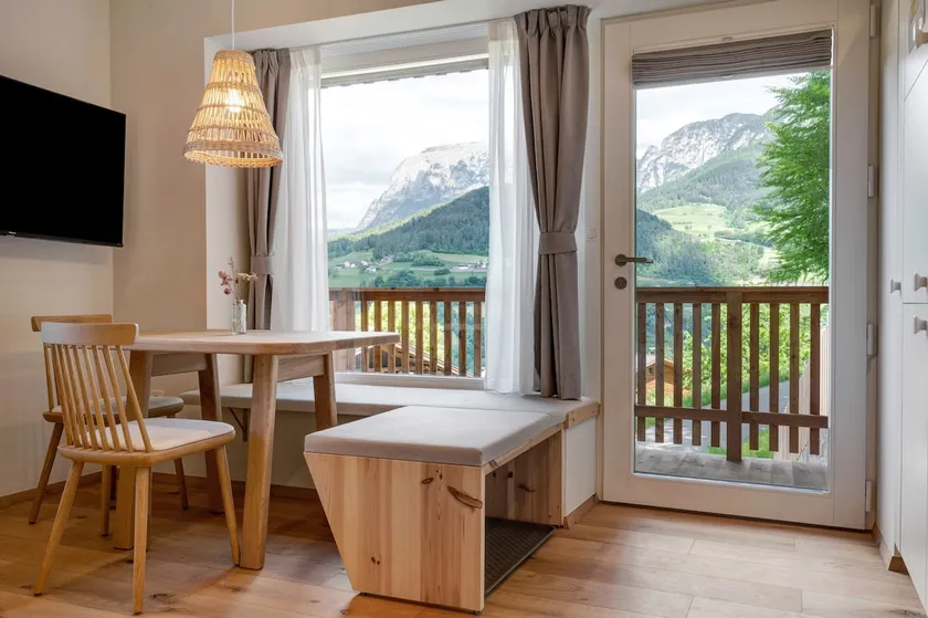 Höllerhof Apt Hans - Image 1