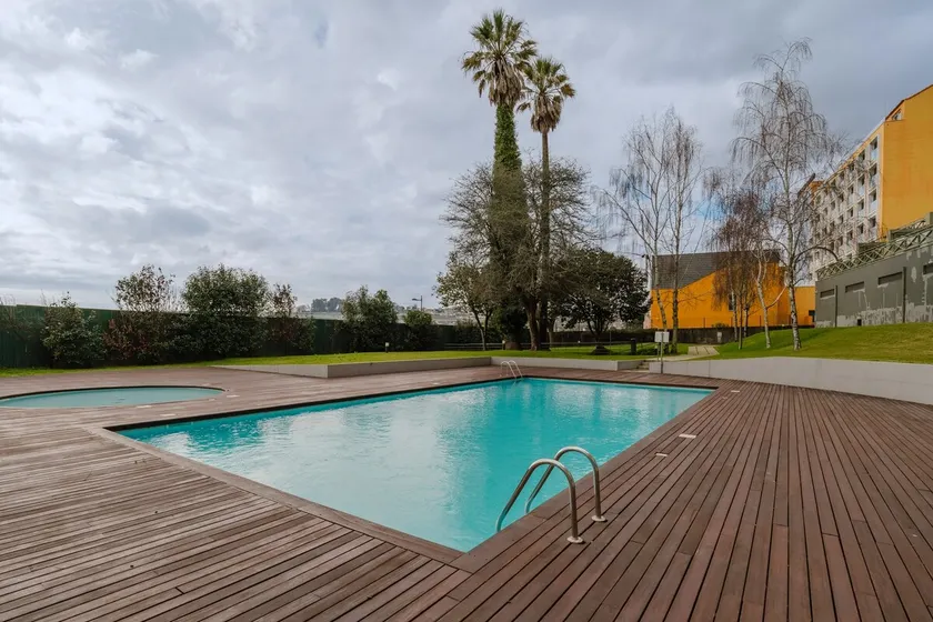 HostWise - Elegant Riverfront Flat | Pool & Sports - Image 1