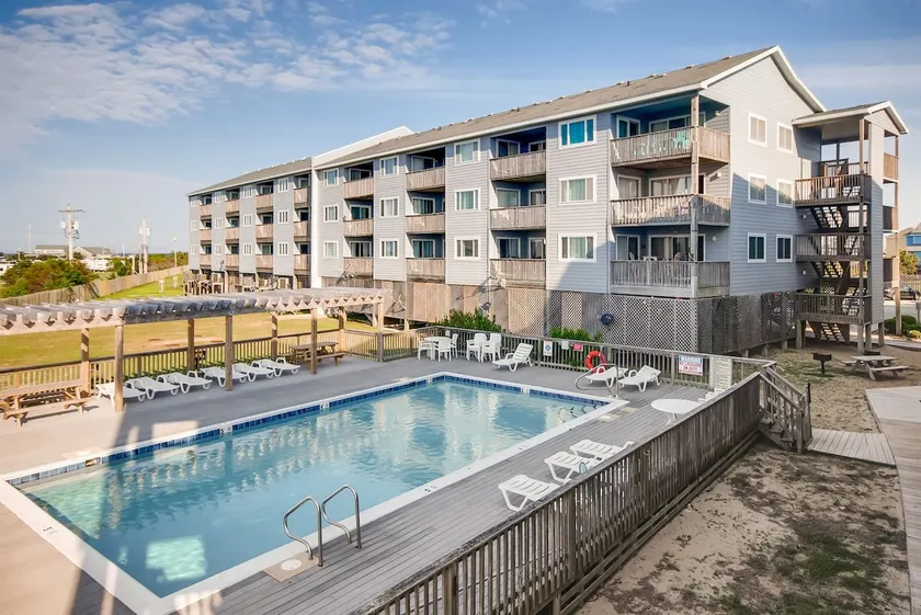 Ocean Views! 2BR Condo,Pvt Balcony, Pool, Elevator - Image 1