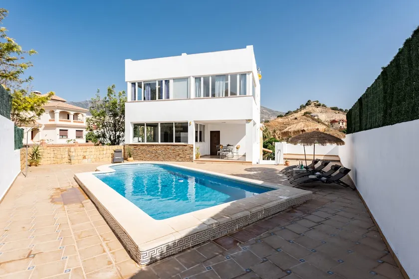 Villa mit Terrasse, Garten und Grill | Stadtblick | Perfekt für die Arbeit von Zuhause - Image 1