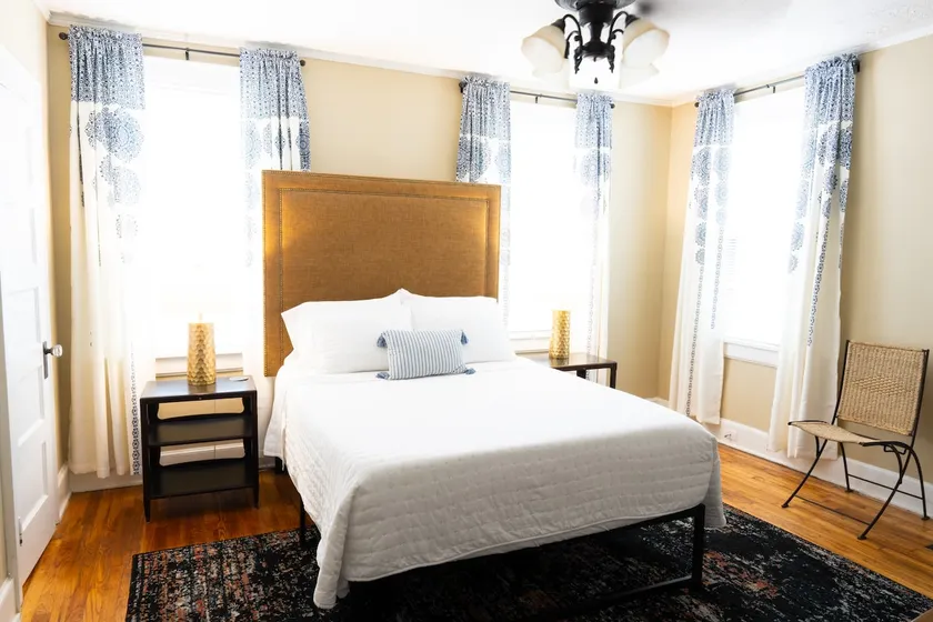 Charming 2BR Stay | Pets Welcome & WiFi - Image 1
