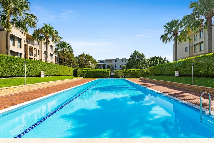 Elegant Stay in Balmain with Pool Access - Image 1