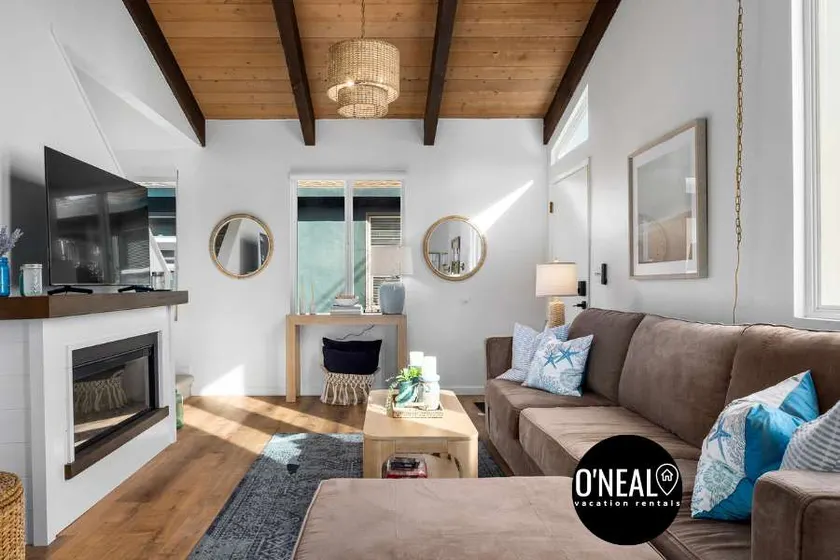 3 Bedroom Home - 6 min walk to BEACH - Image 1