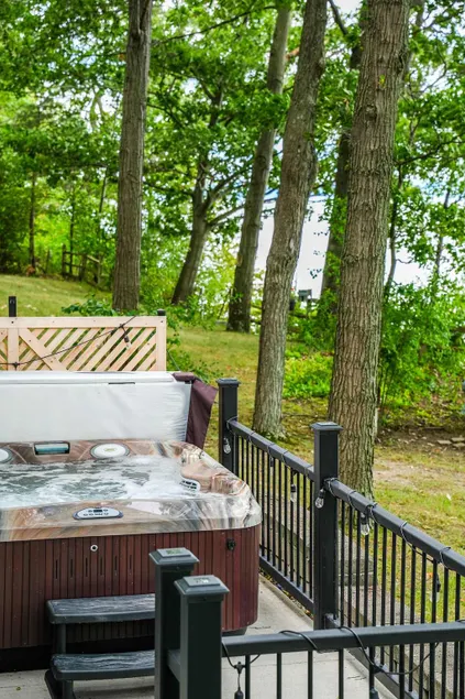 Lakefront House: Hot Tub, Game Room & Wine Trail - Image 1