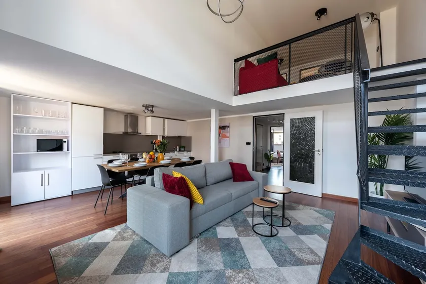 5BR Apart with Balcony | 170m2 | 16 guests | Metro - Image 1