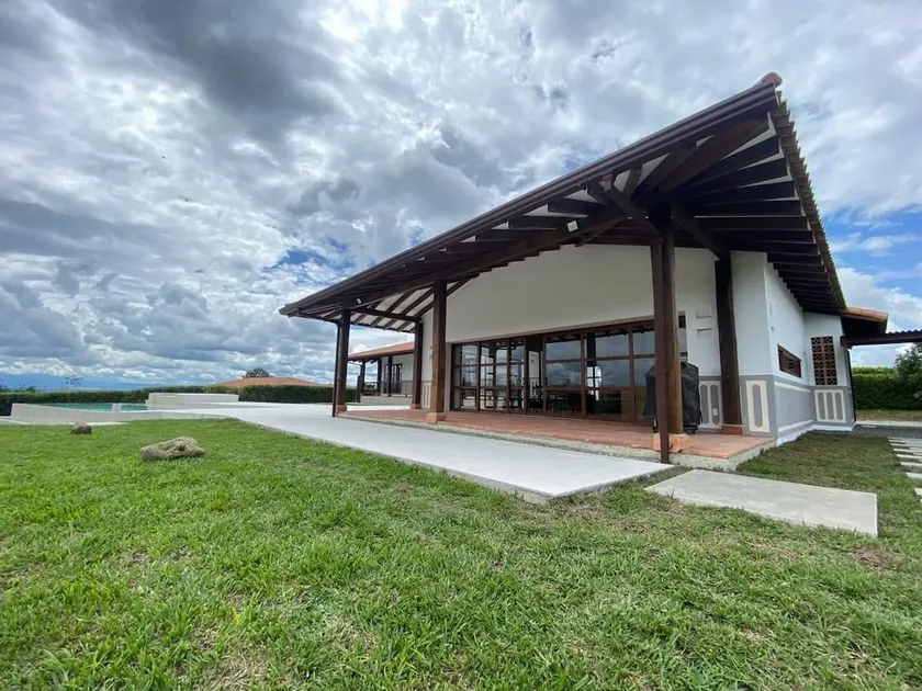 U-GO Spectacular House with Mountain View - Image 1