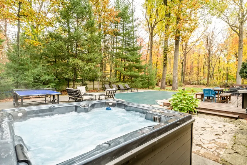 2027 OPEN! (3 Nt Min) Harbert Home With Private Hot Tub Steps To Beach! - Image 1