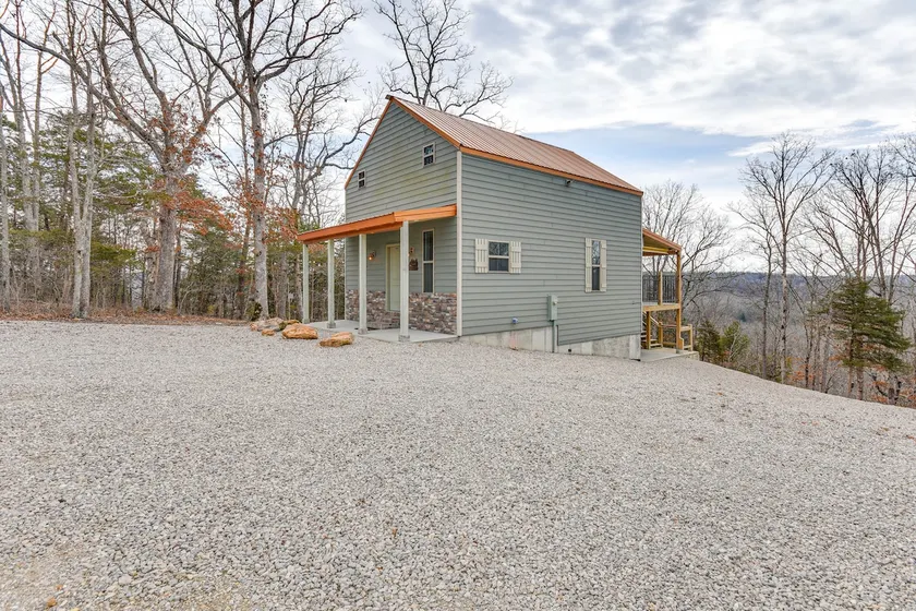 Covered Porch & Fire Pit: Cabin in Richland - Image 1