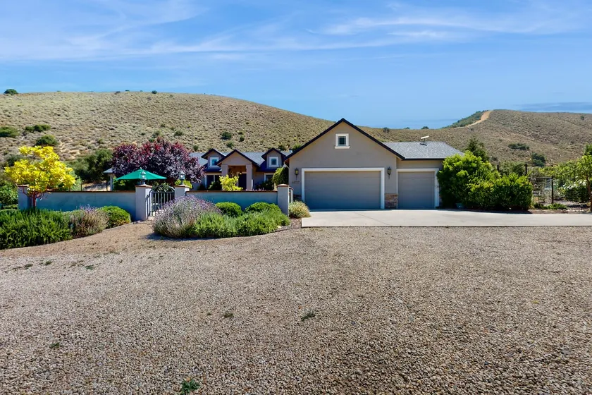 Mountain-View Backyard Oasis! King City Getaway - Image 1