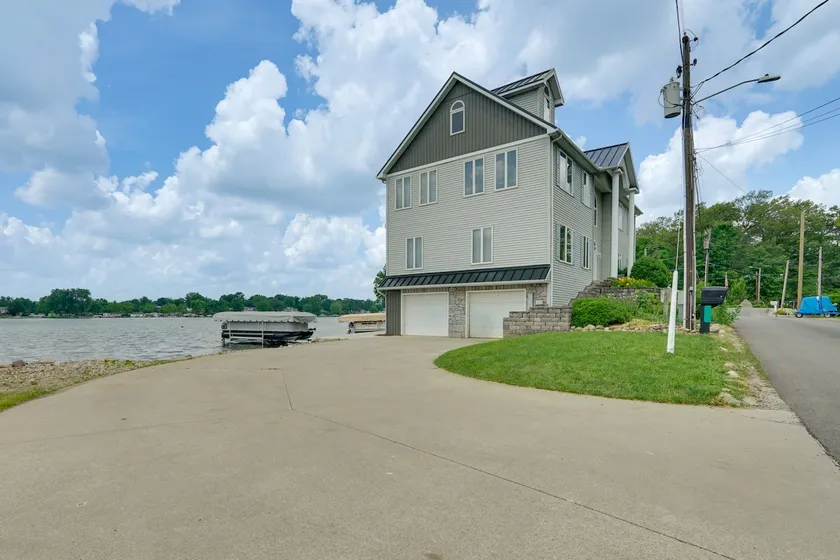Hot Tub & Dock: Waterfront Lake Hamilton Home - Image 1