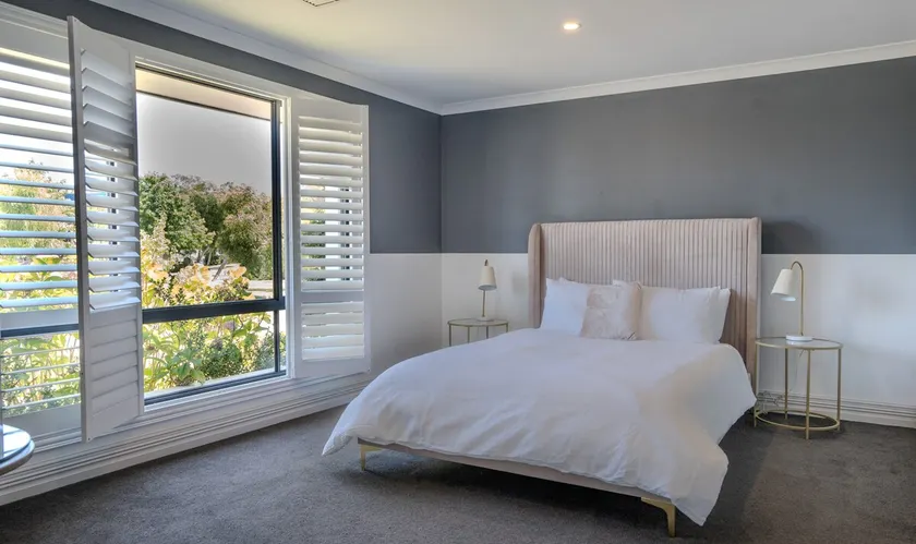 35 Hamptons Luxury Escape Family Home Sleeps9 - Image 1