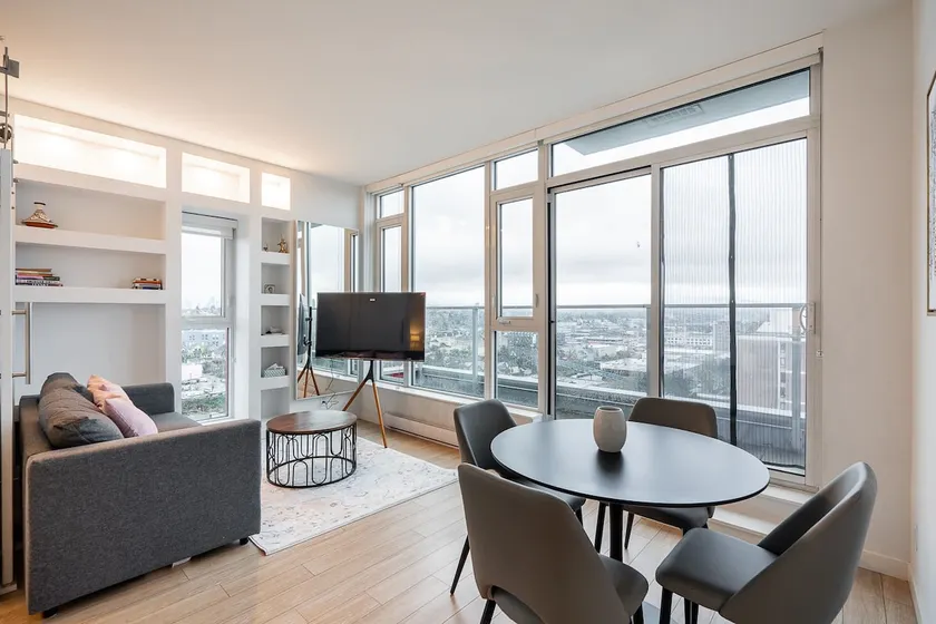 Penthouse with Stunning Views - Image 1