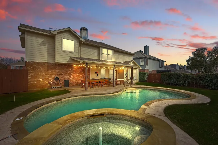 4-BD/2.5-BA Tropical Pool Oasis with a Game Room - Image 1