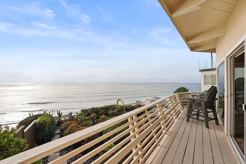 Cliffside Oceanfront Gem - Stunning Views & Yard - Image 1