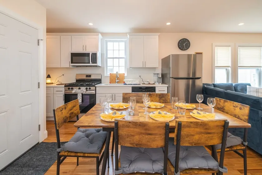 Boston 3BR Near Park/Zoo/Airport Free Parking 30/3 - Image 1