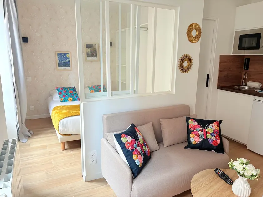 Moret Art Flats Trendy East Paris - Image 1