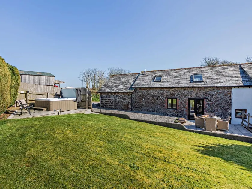 2 Bed in Holsworthy oc-00813 - Image 1