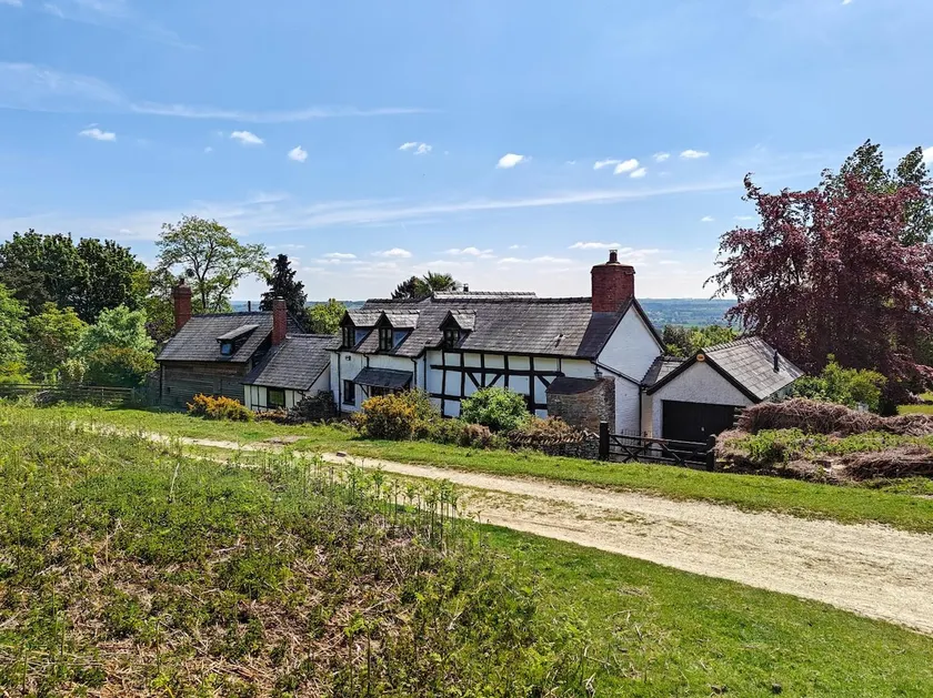 3 Bed in Leominster oc-r30485 - Image 1