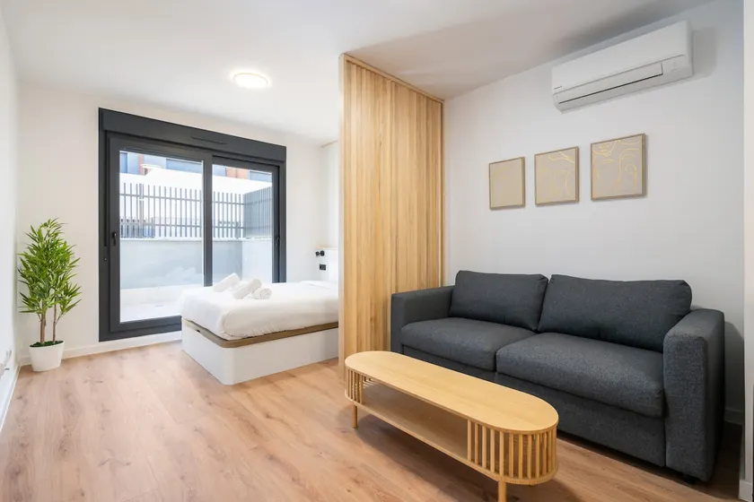 Renovated apartment with temporary rental garage - Image 1