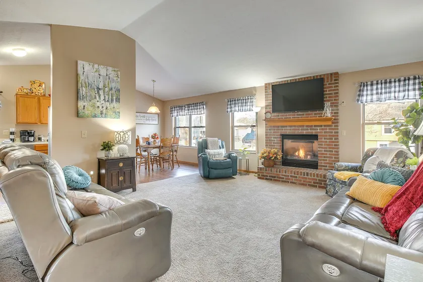 17 Mi to Columbus: Pickerington Home w/ Fire Pit! - Image 1