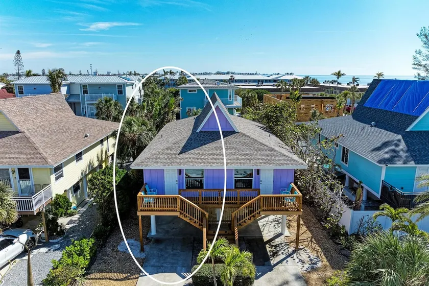 The Magic Dolphin A, great Holmes Beach location, steps to gulf beaches - Image 1
