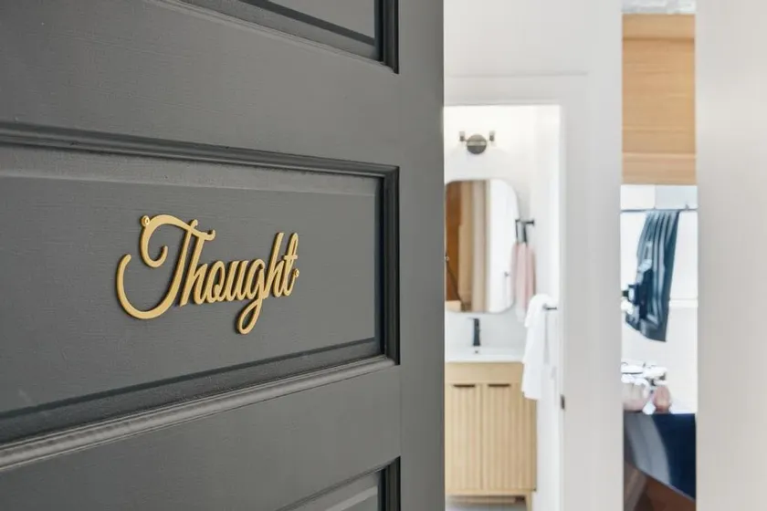 Luxe Pink 1BR at the Raven Pool OnSite Parking - Image 1