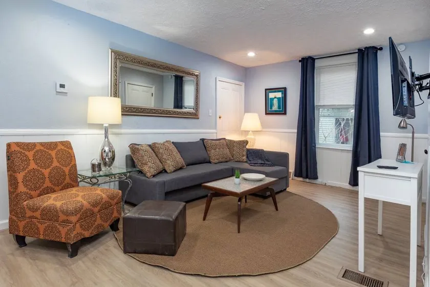 Stylish and Refined with Easy City Access - Image 1