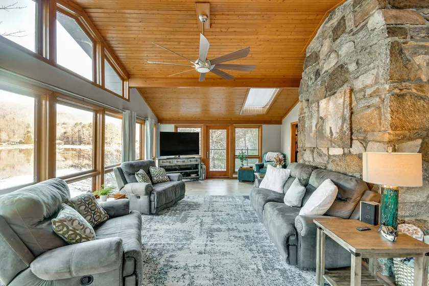Hot Tub & Lakefront Deck: Cabin on Lake Lure - Image 1