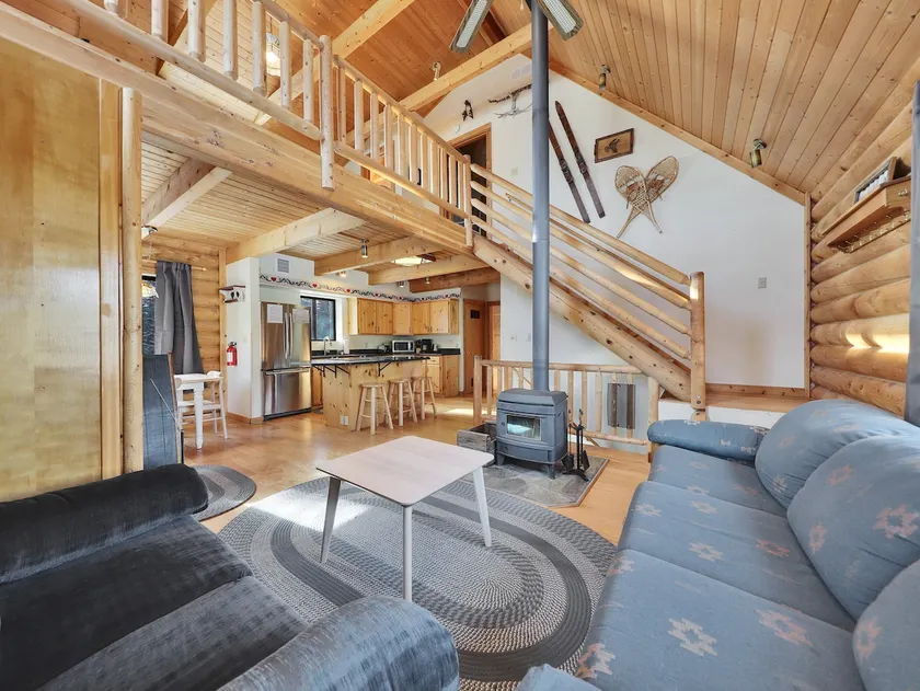 Timber Lodge Cabin – Secluded Sauna Retreat - Image 1