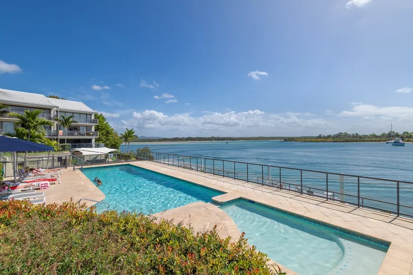 Absolute Waterfront apartment mins from Hastings - Image 1