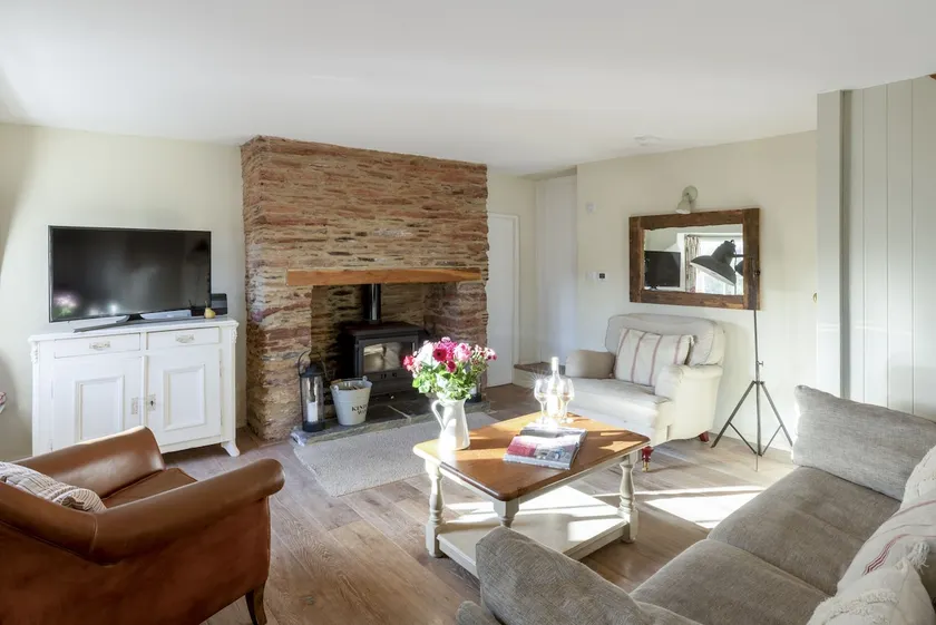 Beautiful cottage in Devon village near the sea - Image 1