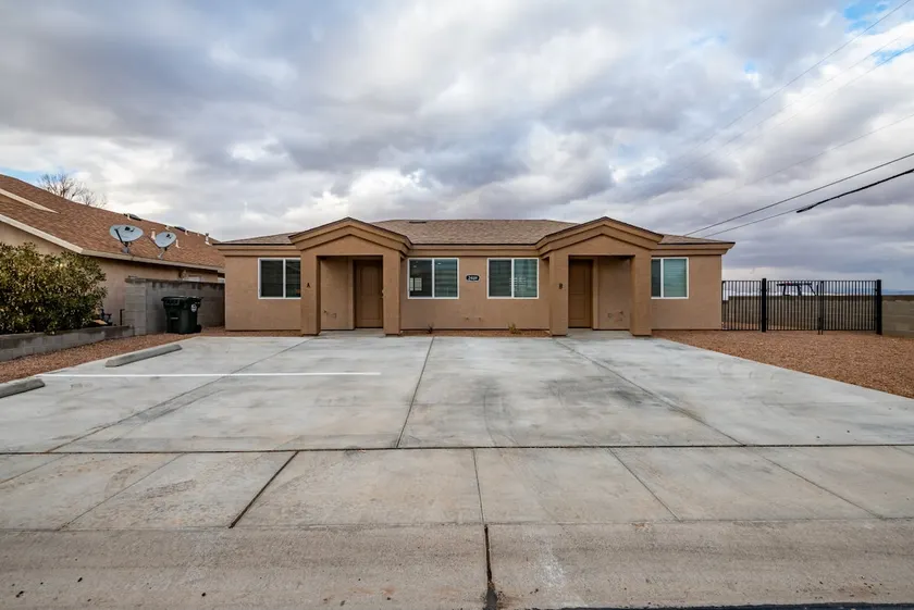Modern Retreat | RV-Parking | Central Location - Image 1