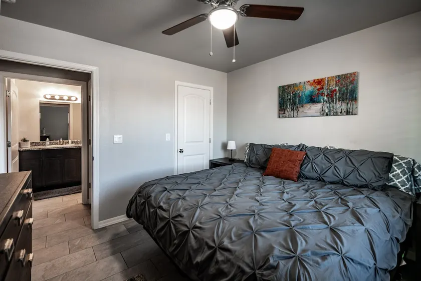 Freshly Built Stay | Quiet Area Near Golf & Dining - Image 1